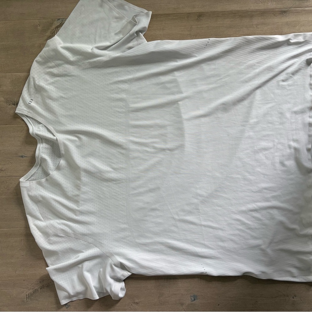 Lululemon Men’s White Shirt